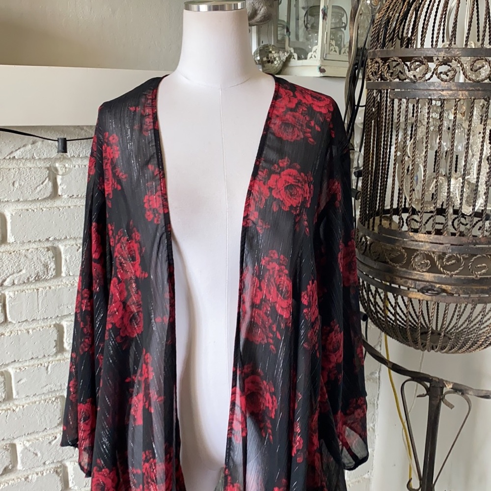 TORRID FLORAL SHIRTTAIL FLOWY KIMONO PLUS SIZE 1X 2X  EXCELLENT - Picture 2 of 6